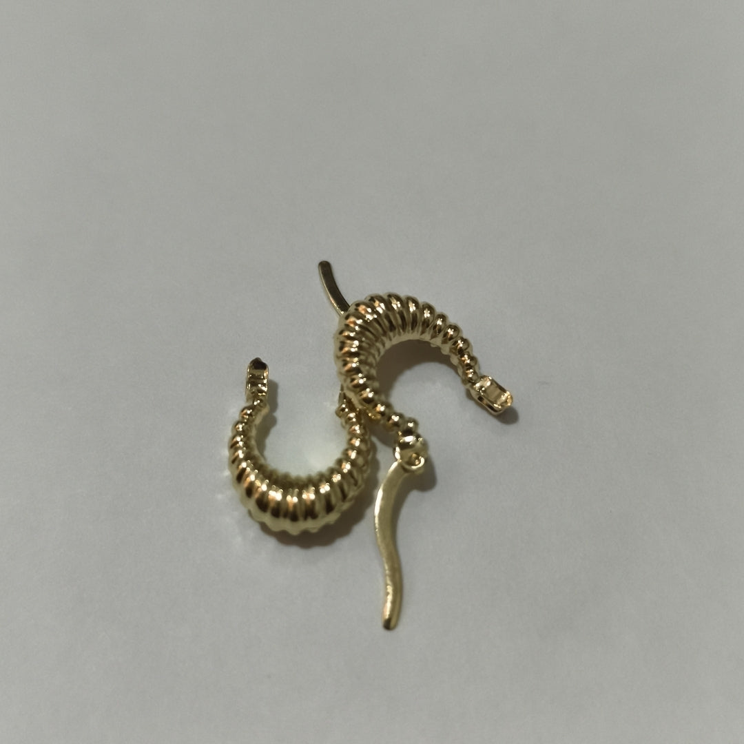 ARETES ARRACADA ESTRIADAS 14K 1.1 GR (NUEVO)