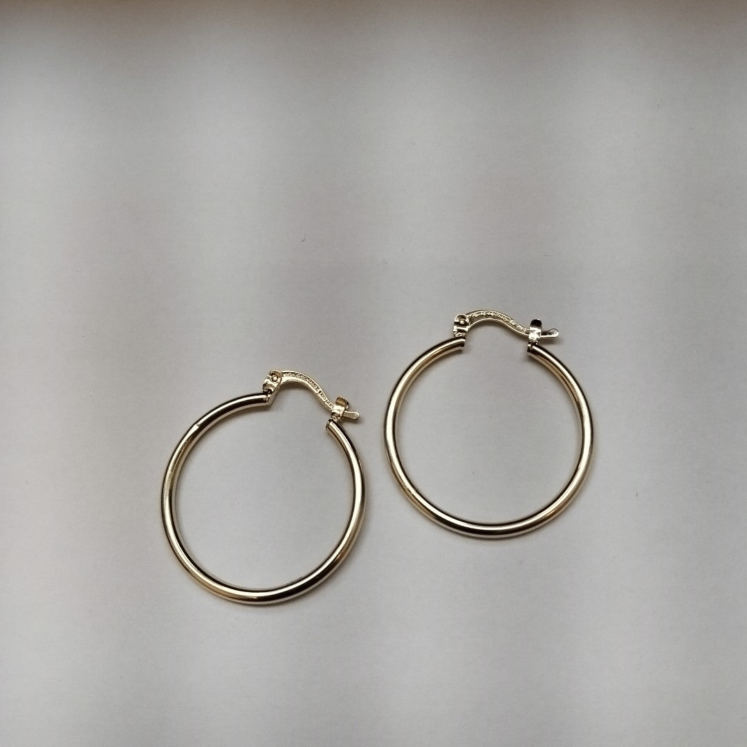 ARETES TEJIDO ARRACADAS LISAS 14K 1.5 GR (NUEVO)
