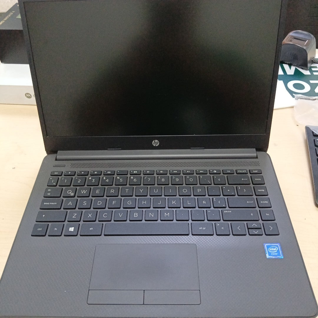 LAPTOP HP 240 G8 (2023) 256 GB SSD 8 GB RAM (SEMINUEVO)