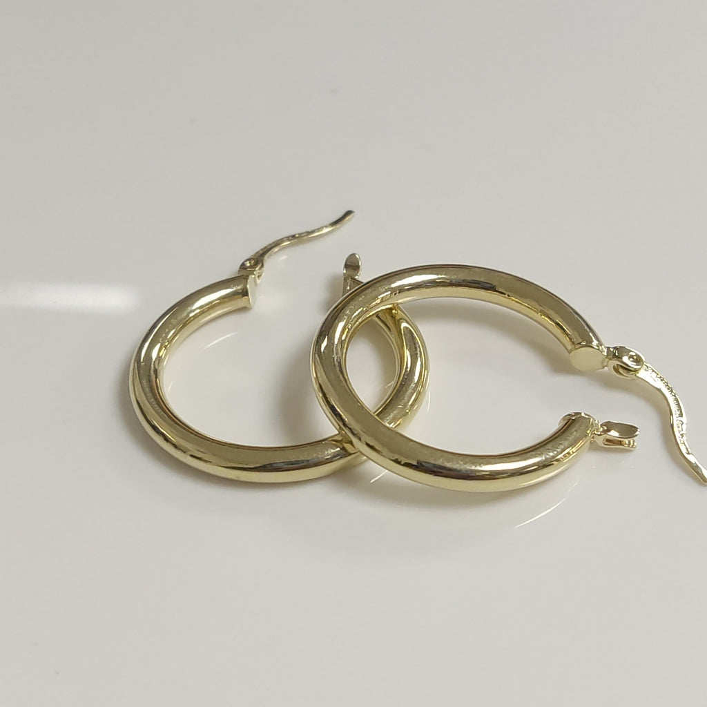 ARETES TEJIDO ARRACADAS LISAS HUECAS 14K 2.1 GR (NUEVO)