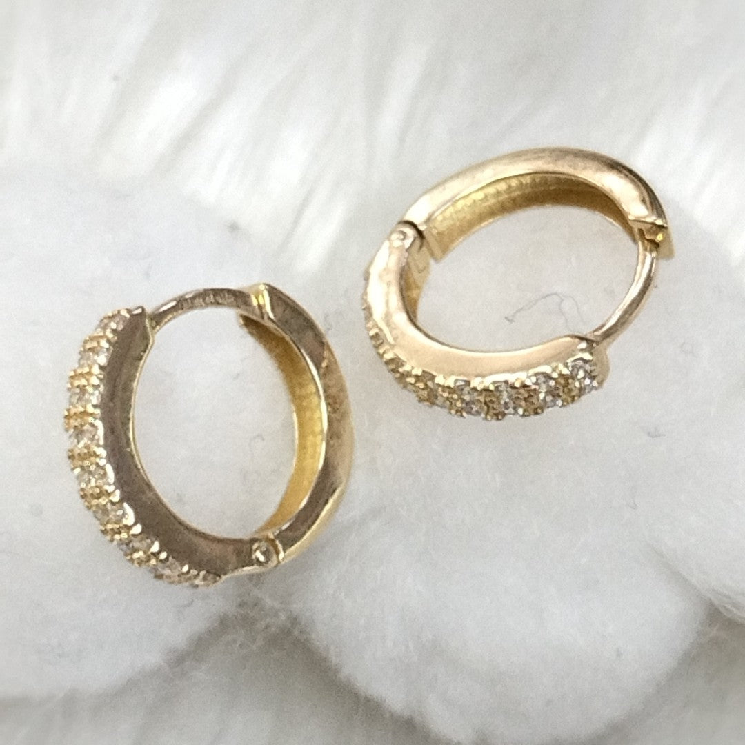 ARETES HUGGIES C CIRCONIAS 14K 1.8 GR (NUEVO)