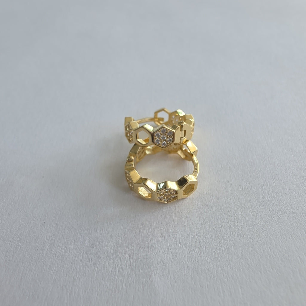 ARETES HUGGIES HEXAGONALES C CIRCONIAS 14K 2.8 GR (NUEVO)