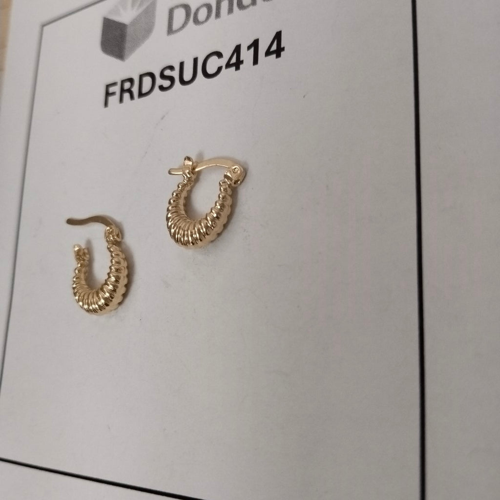 ARETES ARRACADA ESTRIADAS 14K 1.1 GR (NUEVO)
