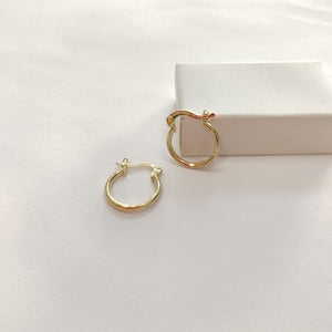 ARETES ARRACADAS ESTRIADAS 14K 1.4 GR (NUEVO)
