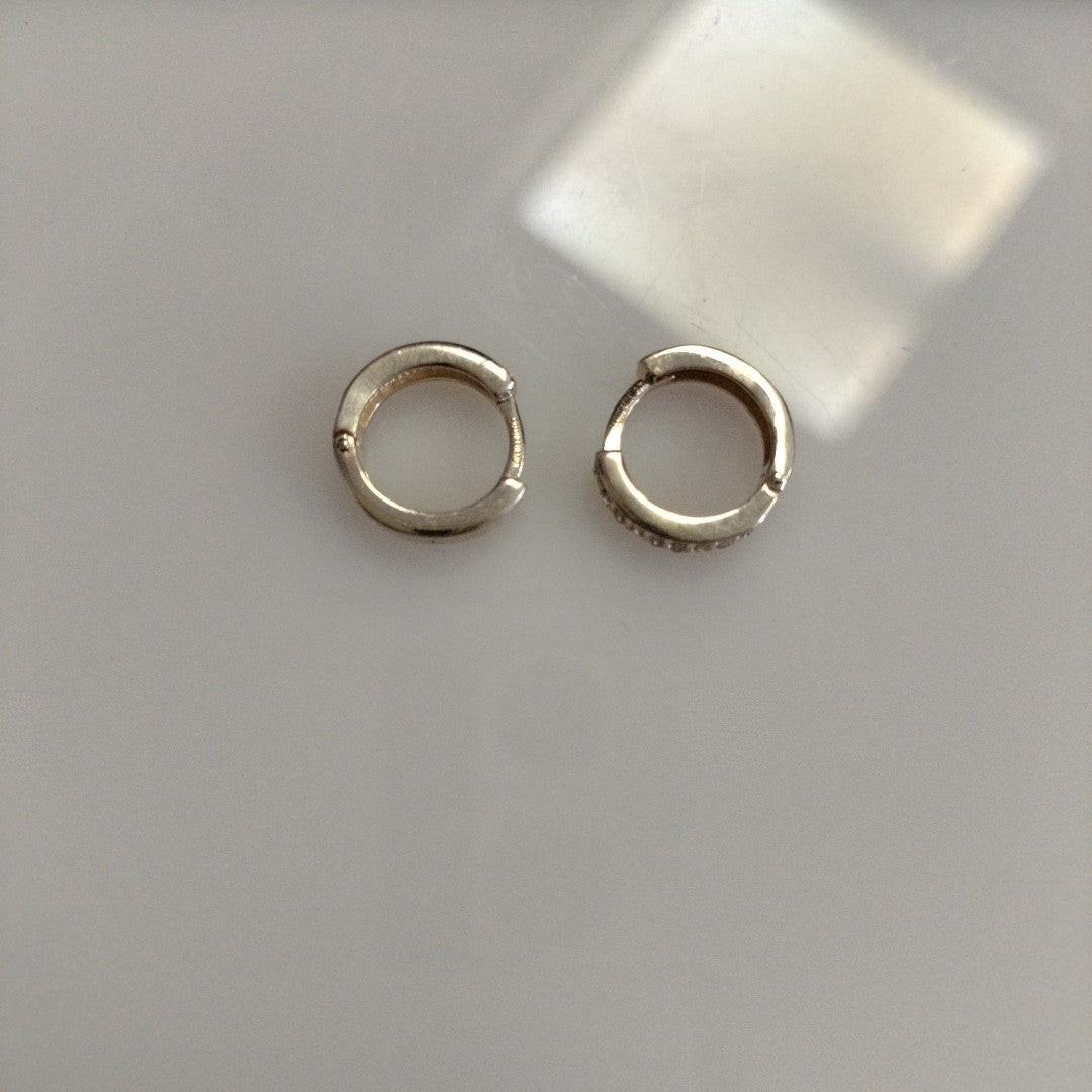 ARETES HUGGIES C CIRCONIA 14K 2.1 GR (NUEVO)