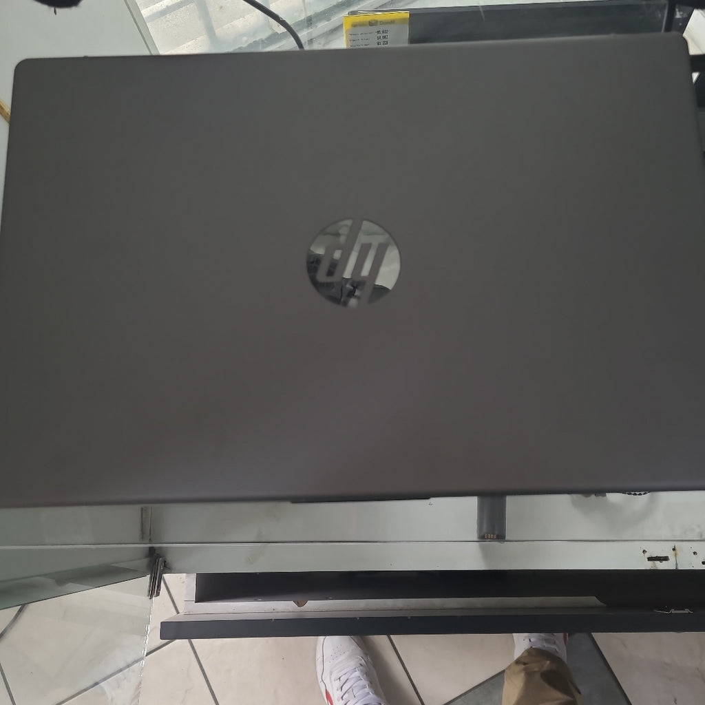 LAPTOP HP 240R G10 (2025) 512 GB SSD 8 GB RAM (SEMINUEVO)