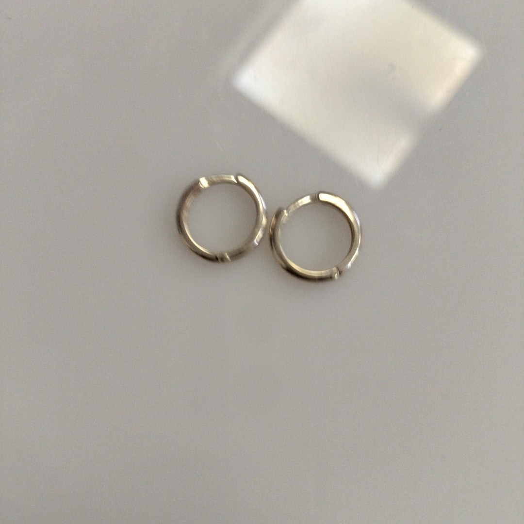 ARETES HUGGIES LISAS 14K 1.6 GR (NUEVO)