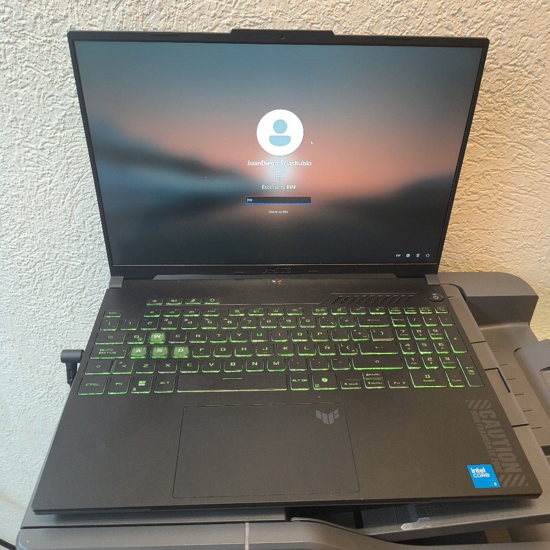 LAPTOP ASUS TUF GAMING F16 FX607VJ-RL023W (2025) 1 TB SSD 16 GB RAM (SEMINUEVO)