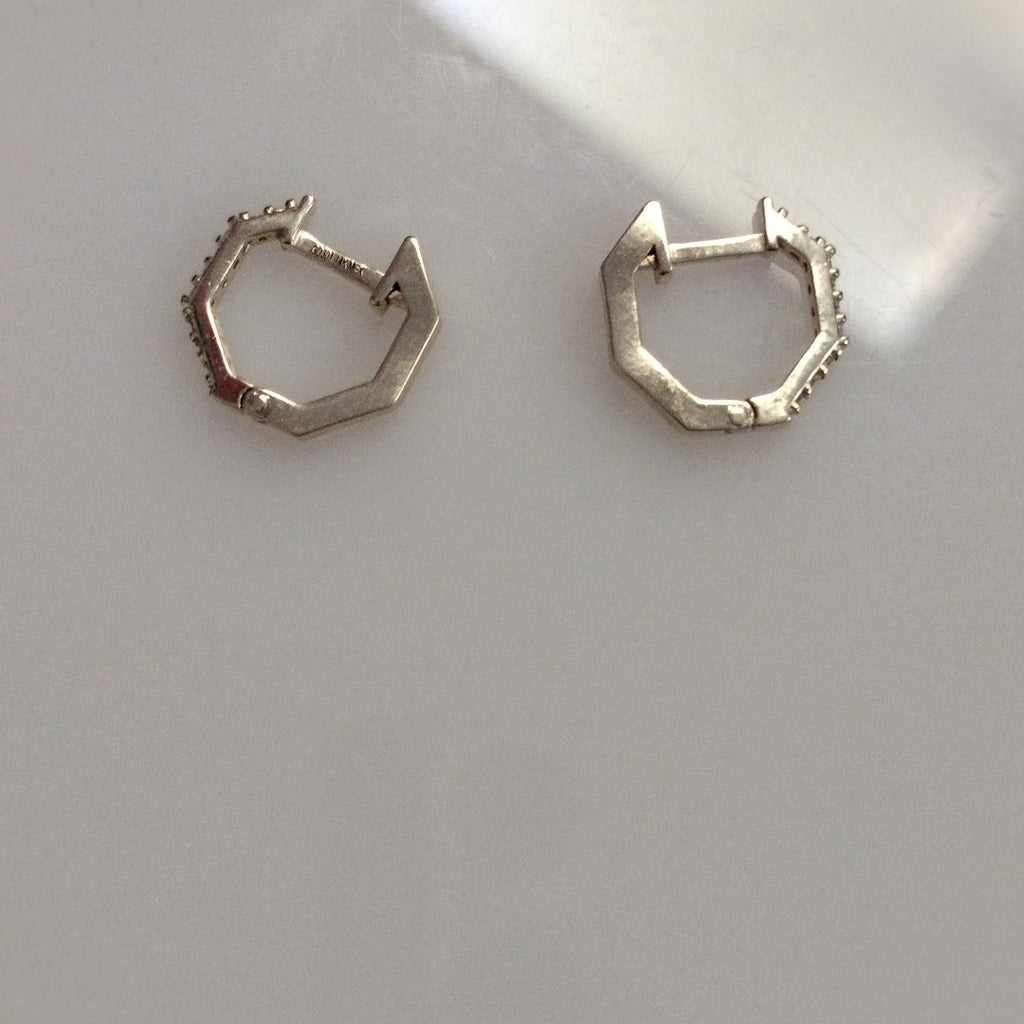 ARETES HUGGIES C CIRCONIAS 14K 1.7 GR (NUEVO)