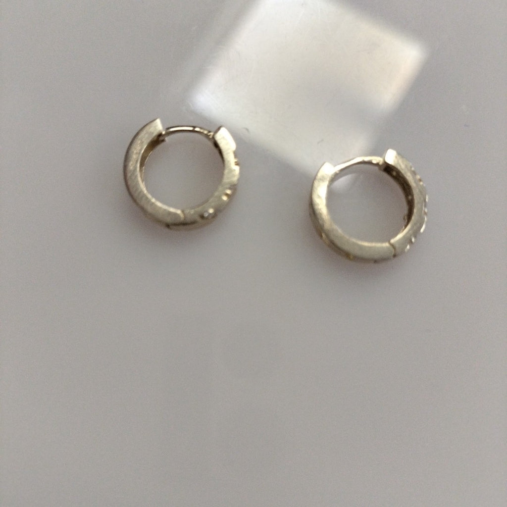 ARETES HUGGIES CON CIRCONIAS 14K 2.2 GR (NUEVO)
