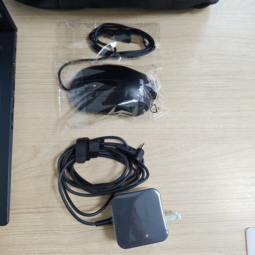 LAPTOP ASUS VIVOBOOK 15 X1504VA-NJ2536W (2025) 512 GB SSD 16 GB RAM (SEMINUEVO)