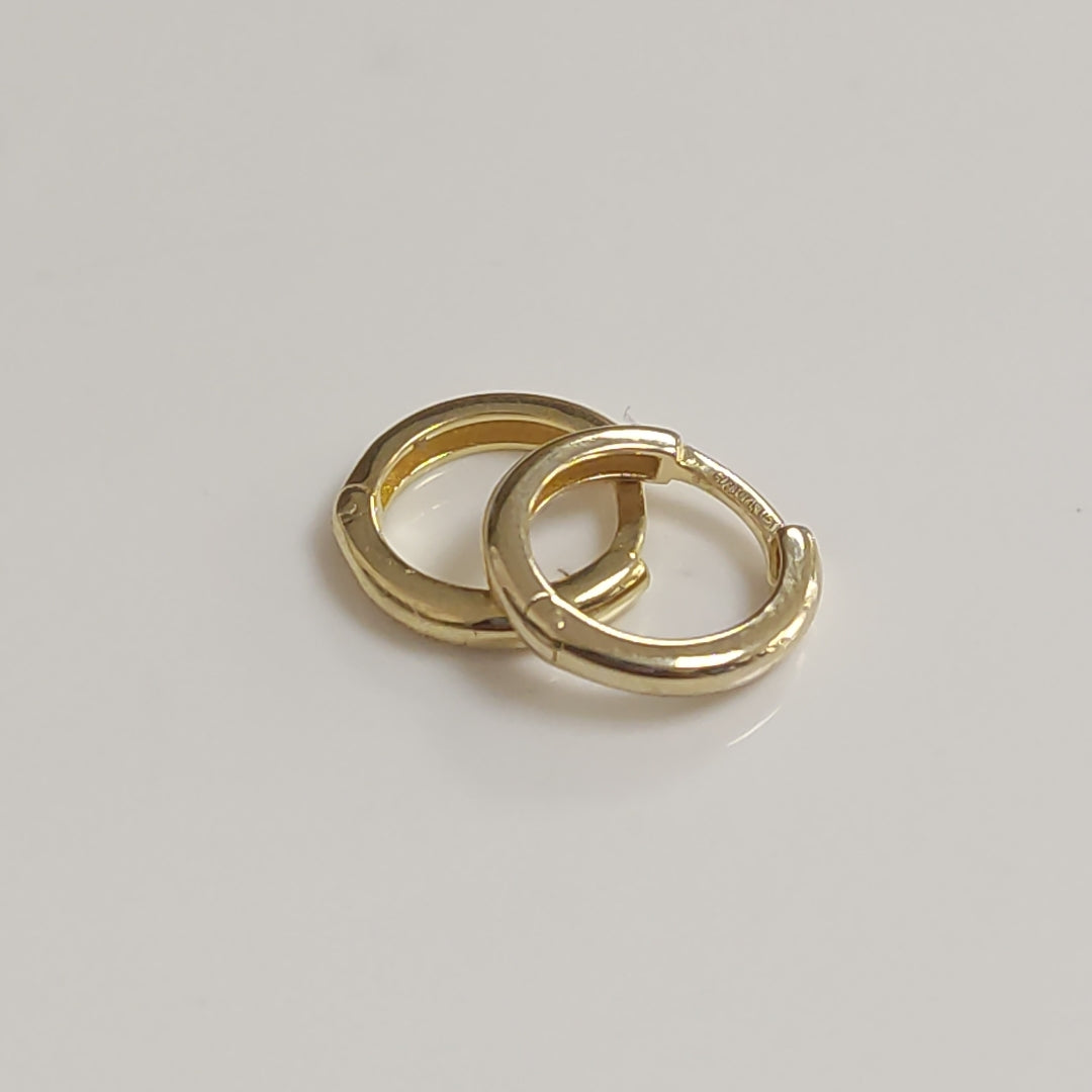 ARETES HUGGIES LISAS 14K 1.3 GR (NUEVO)