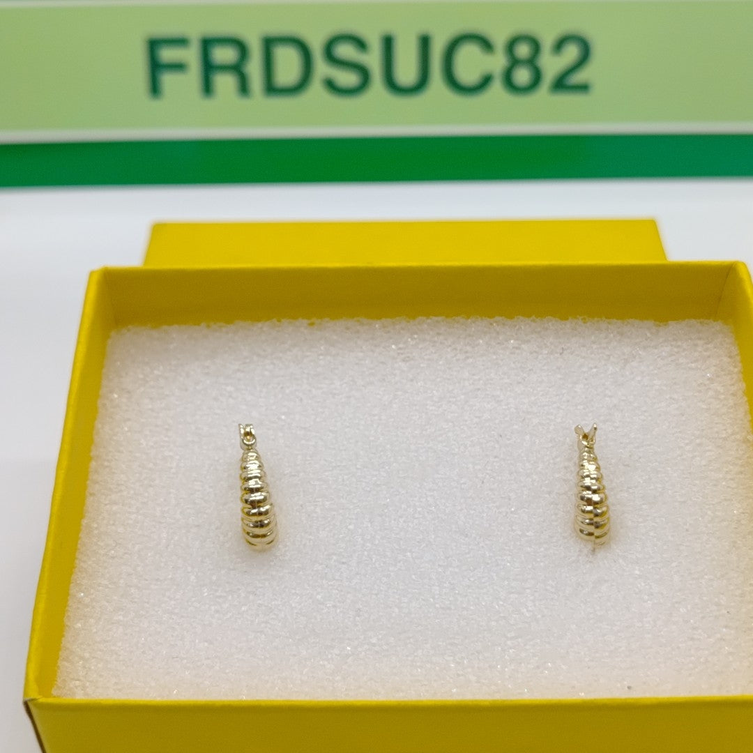 ARETES ARRACADA ESTRIADAS 14K 1.1 GR (NUEVO)