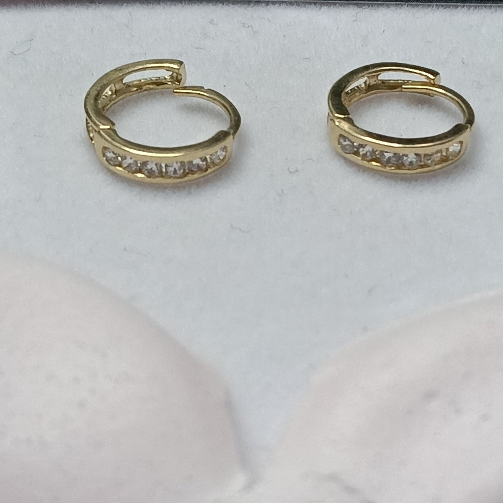 ARETES ARRACADA C CIRCONIAS 14K 1.1 GR (NUEVO)