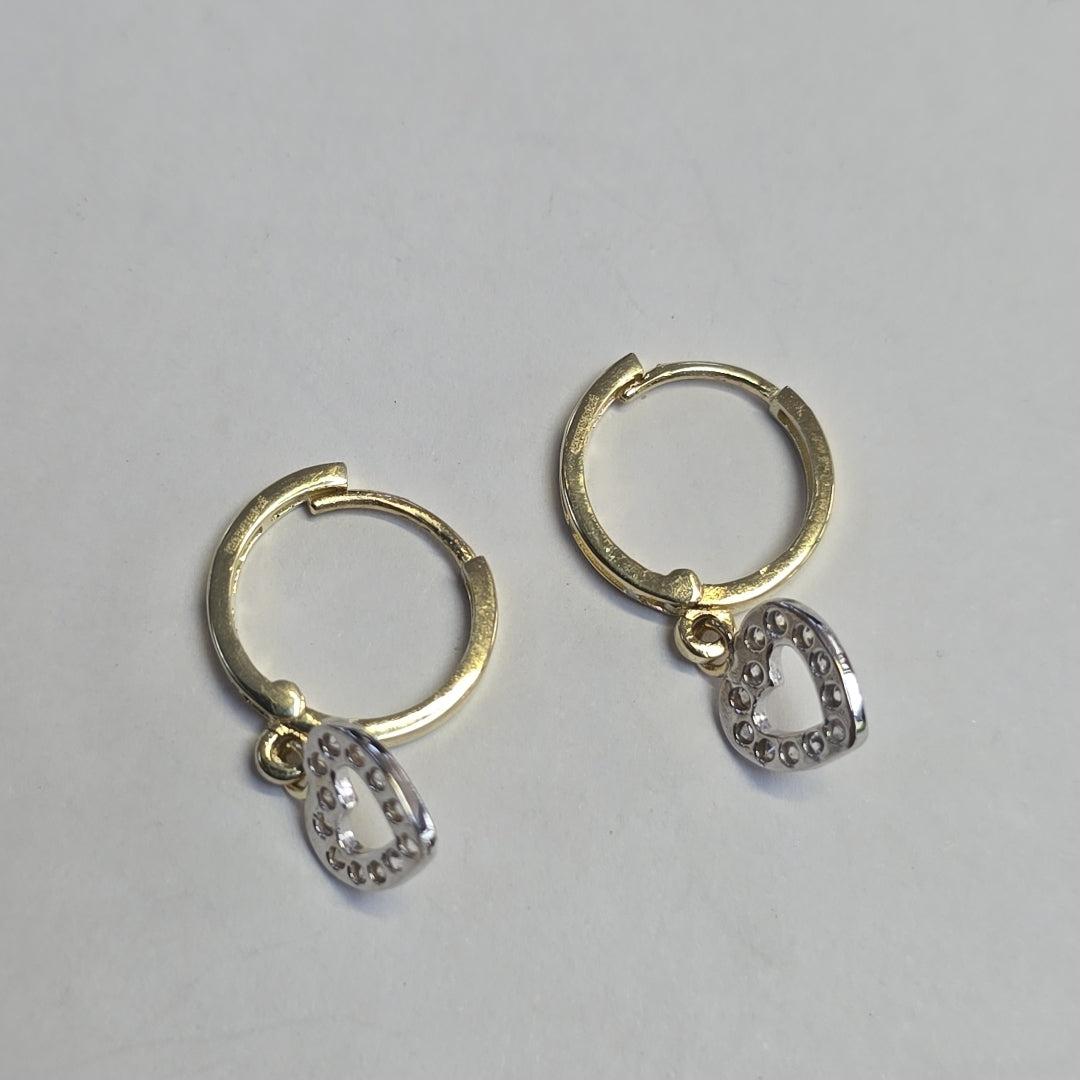 ARETES HUGGIES CON DIJE CORAZON Y CIRCONIAS 14K 2.2 GR (NUEVO)