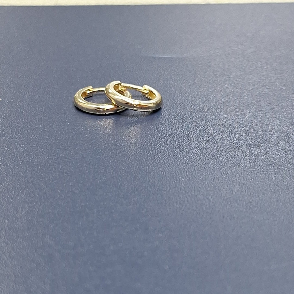 ARETES HUGGIES LISAS 14K 1.3 GR (NUEVO)