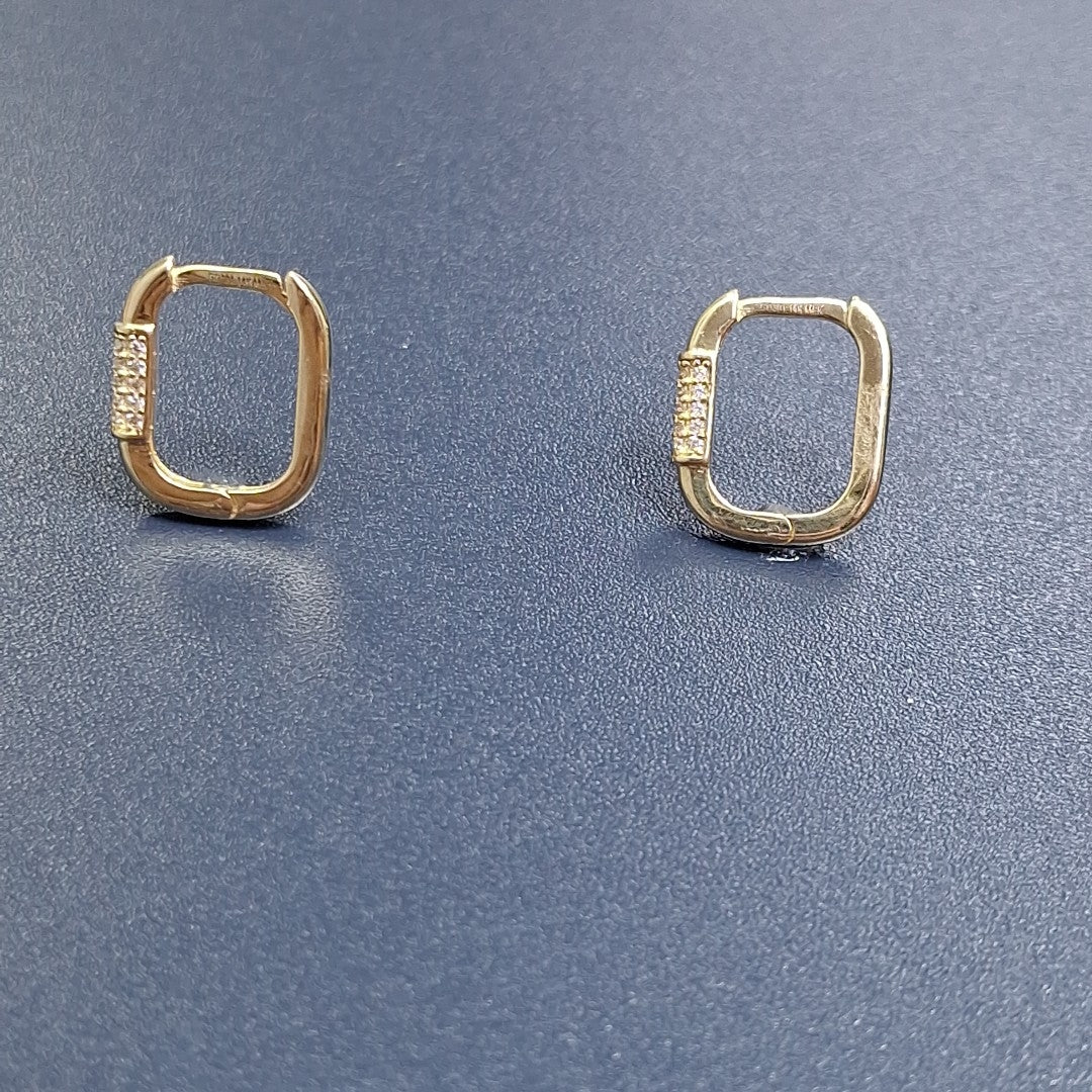 ARETES HUGGIES OVALADA C CIRCONIAS 14K 2.4 GR (NUEVO)