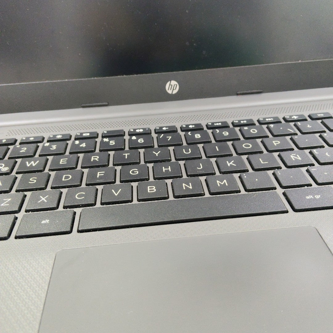 LAPTOP HP 245 G9 (2023) 512 GB SSD 8 GB RAM (SEMINUEVO)