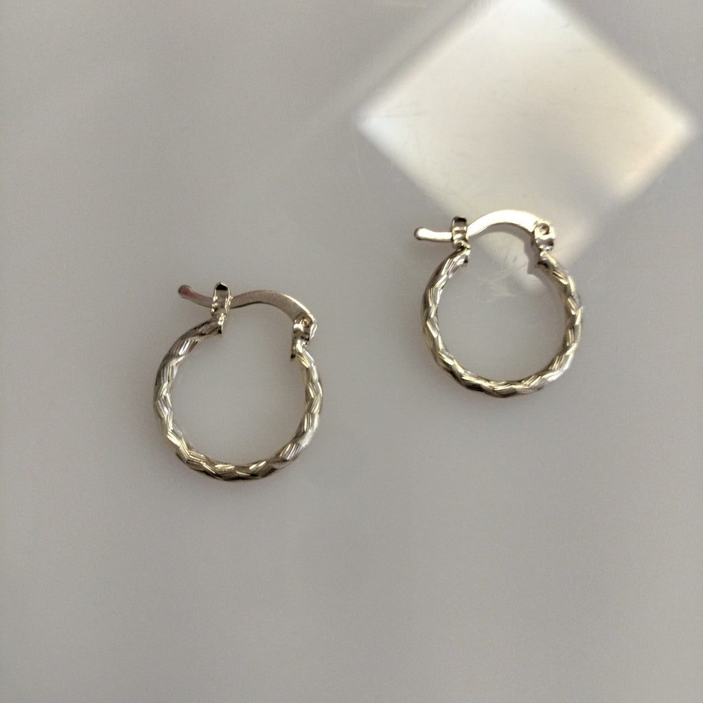 ARETES ARRACADAS TRENZADAS 14K 18 1.6 GR (NUEVO)