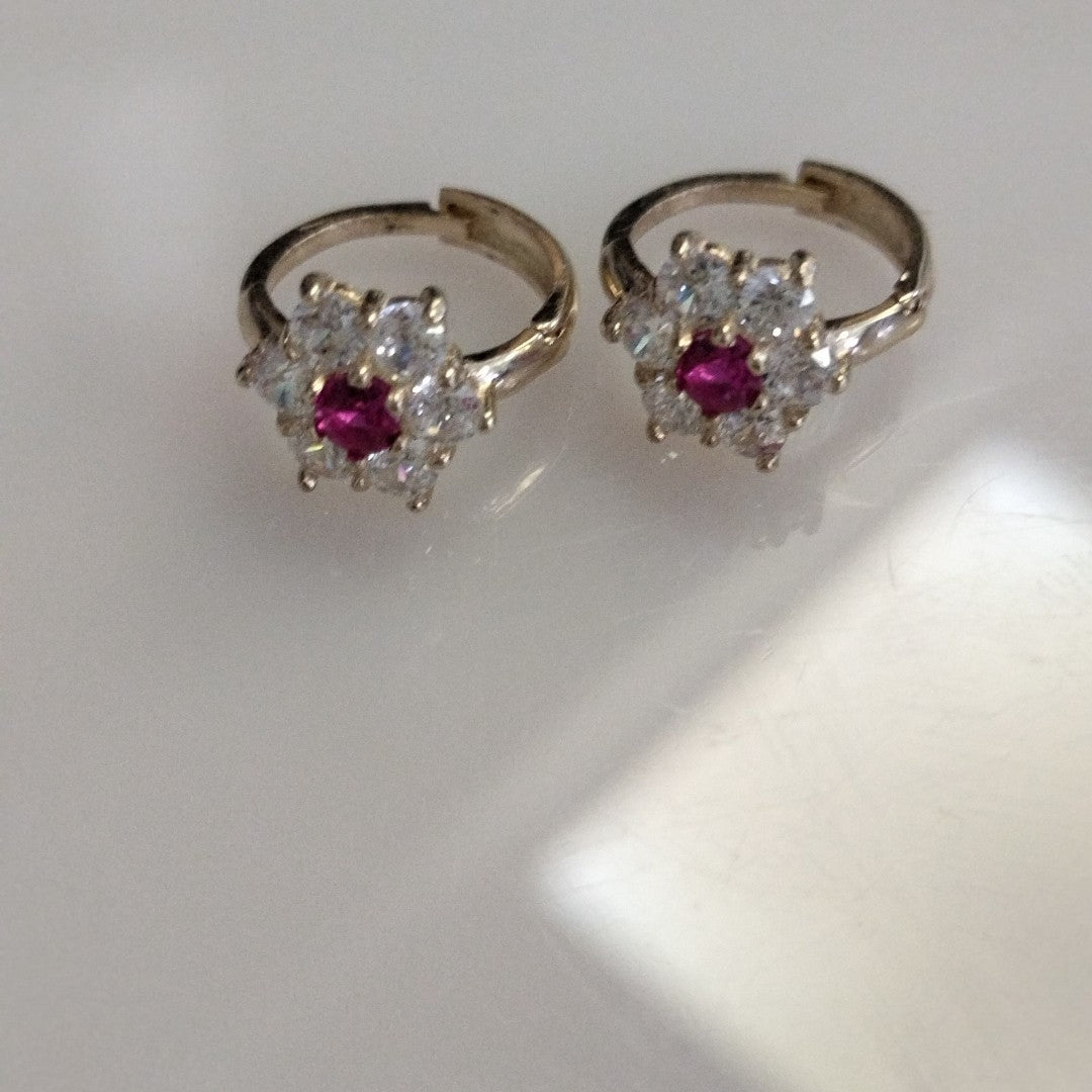 ARETES HUGGIES CON CIRCONIAS Y PIEDRA DE COLOR 14K 1.8 GR (NUEVO)
