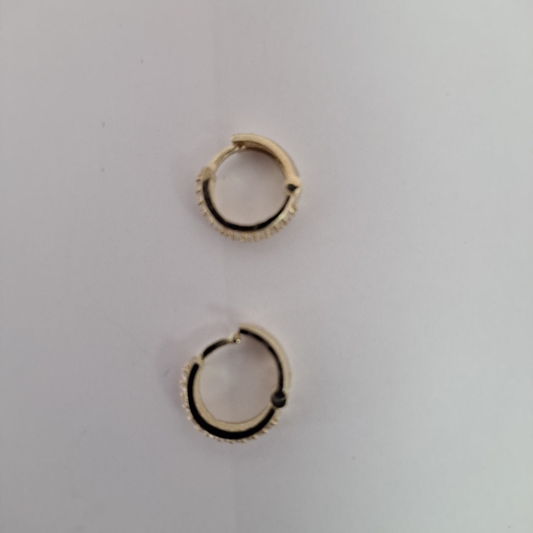 ARETES HUGGIE CON CIRCONIAS 14K 2 GR (NUEVO)