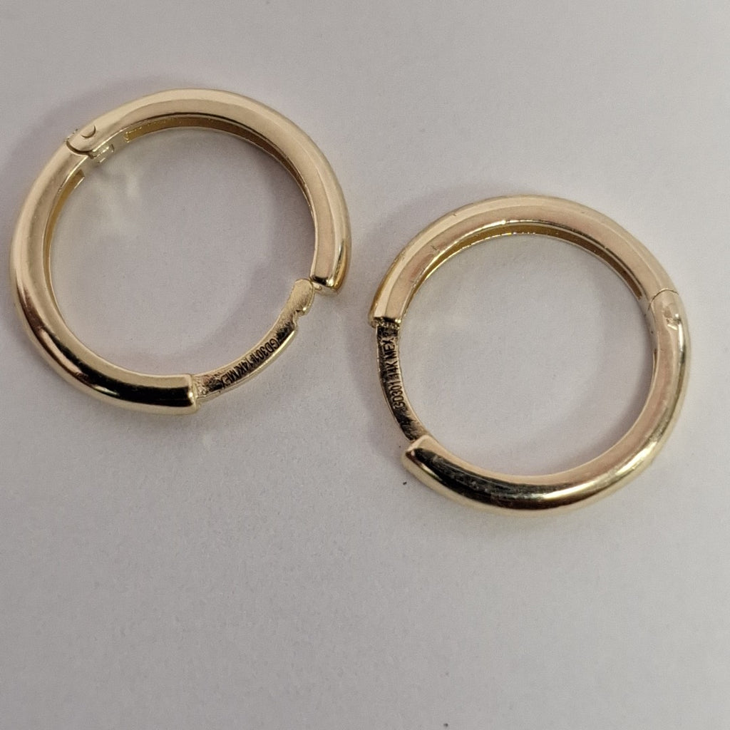 ARETES HUGGIES LISAS 14K 1.6 GR (NUEVO)