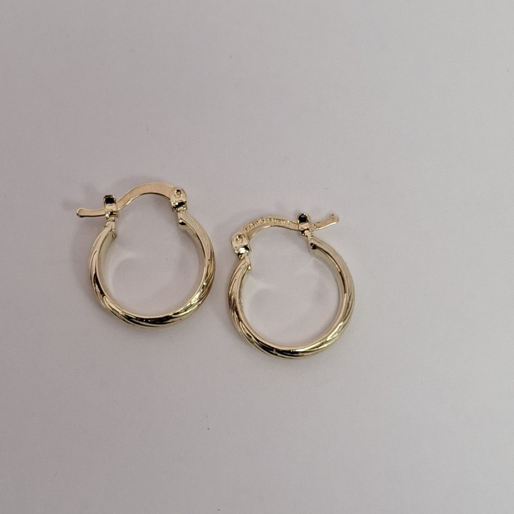 ARETES ARRACADA ASTRIADA 14K 1.6 GR (NUEVO)