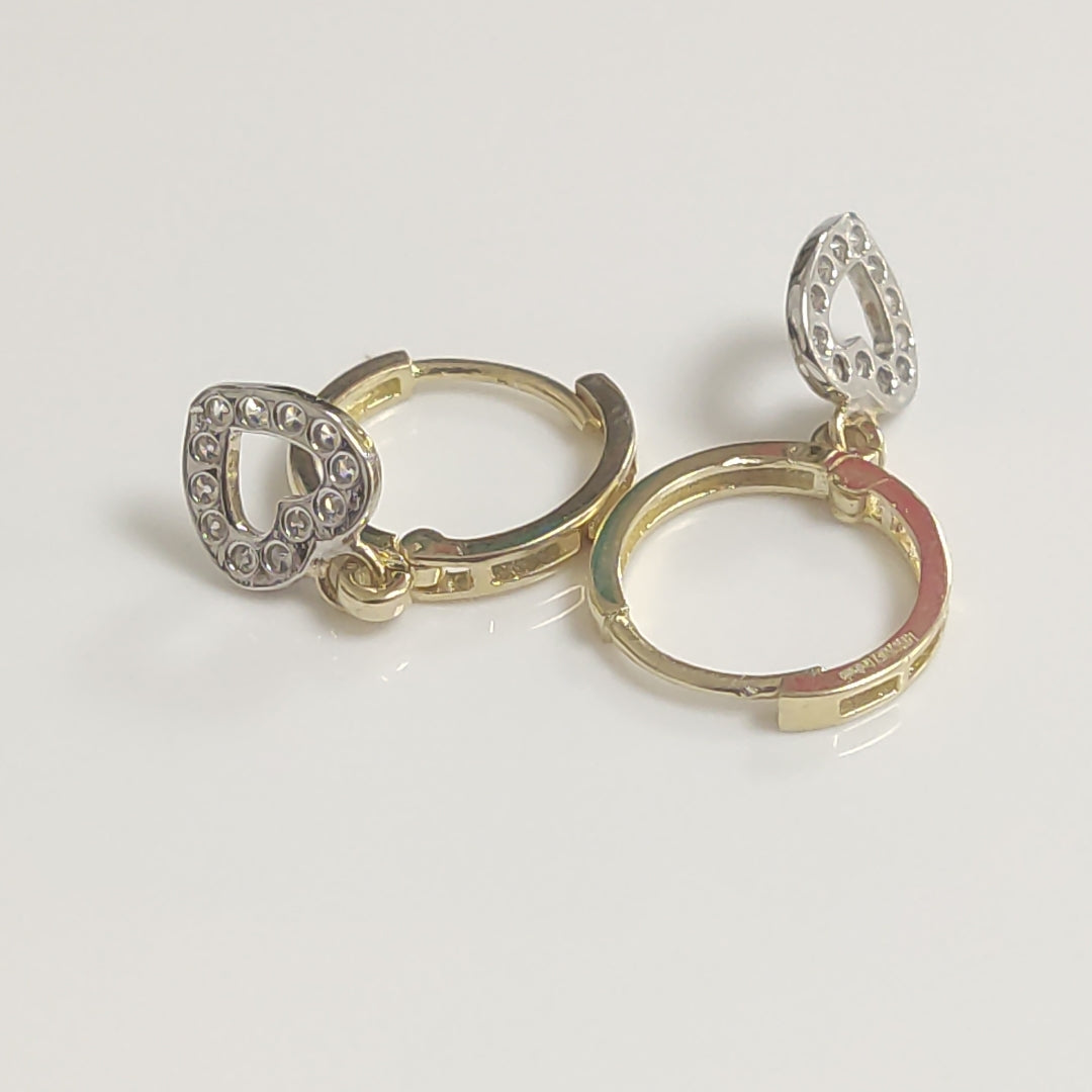 ARETES HUGGIES CON DIJE CORAZON Y CIRCONIAS 14K 2.1 GR (NUEVO)