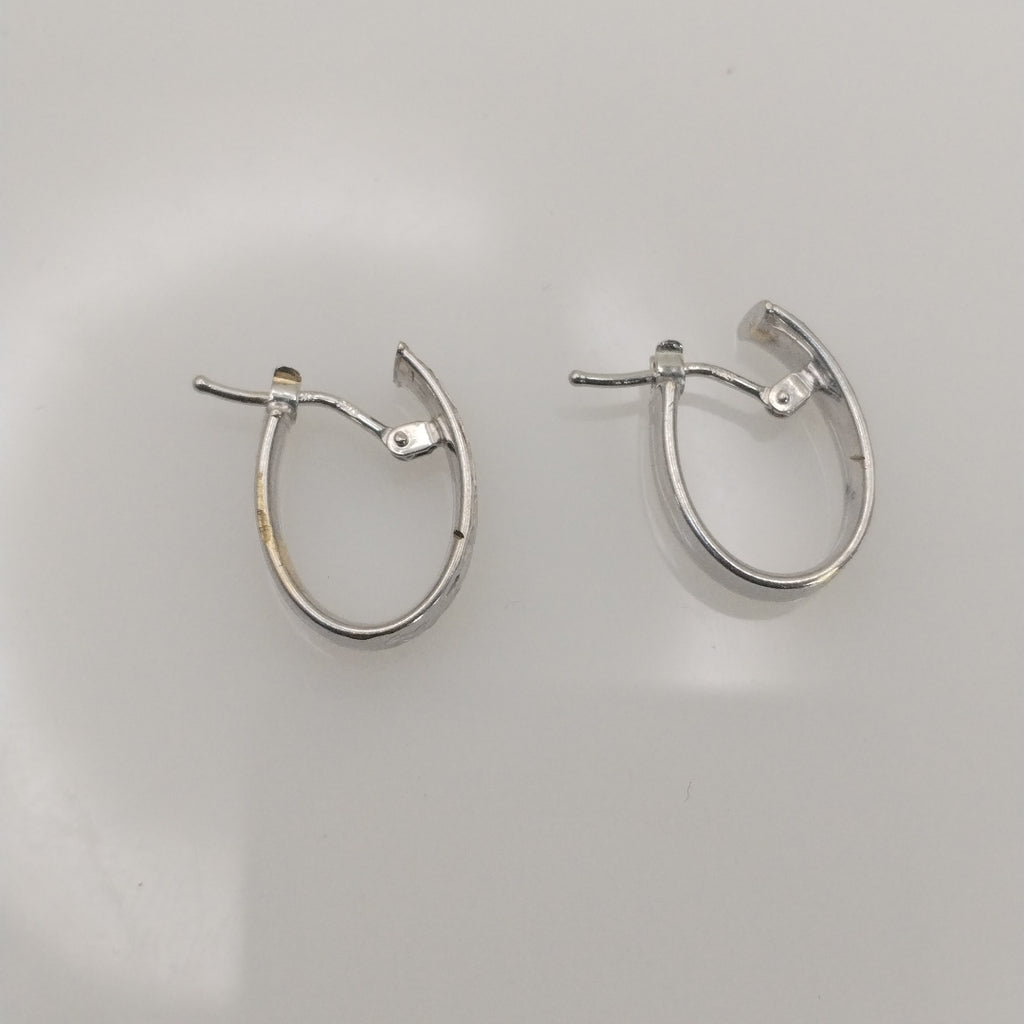 ARRACADAS PAR ORO BLANCO 14 K 1.6 GRMS (SEMINUEVO)