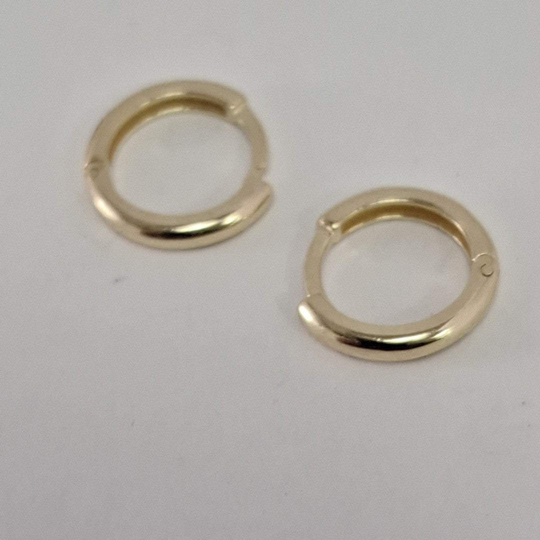 ARETES HUGGIES LISAS 14K 1.3 GR (NUEVO)