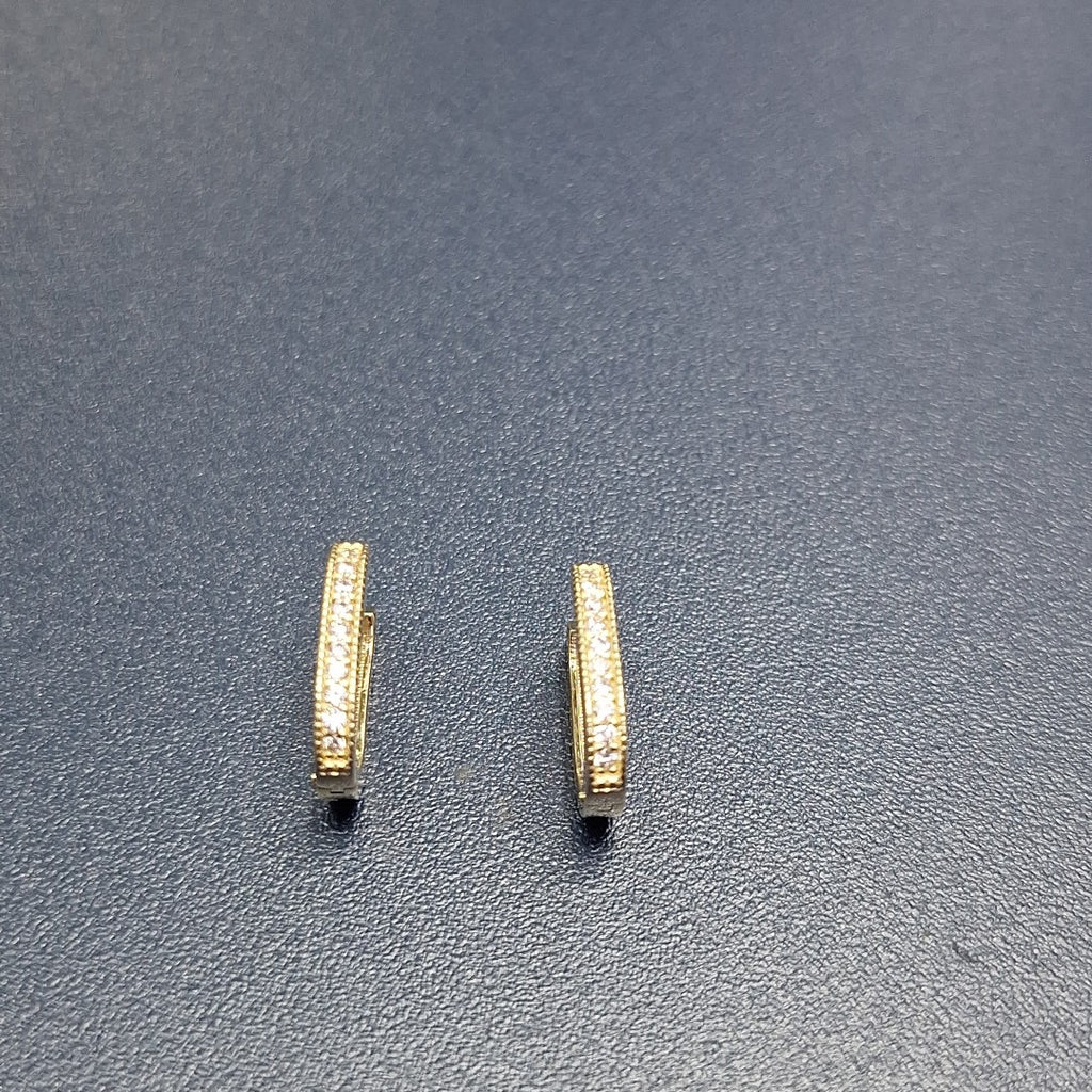 ARETES HUGGIES OVALADA C CIRCONIAS 14K 2.5 GR (NUEVO)
