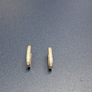 ARETES HUGGIES OVALADA C CIRCONIAS 14K 2.5 GR (NUEVO)