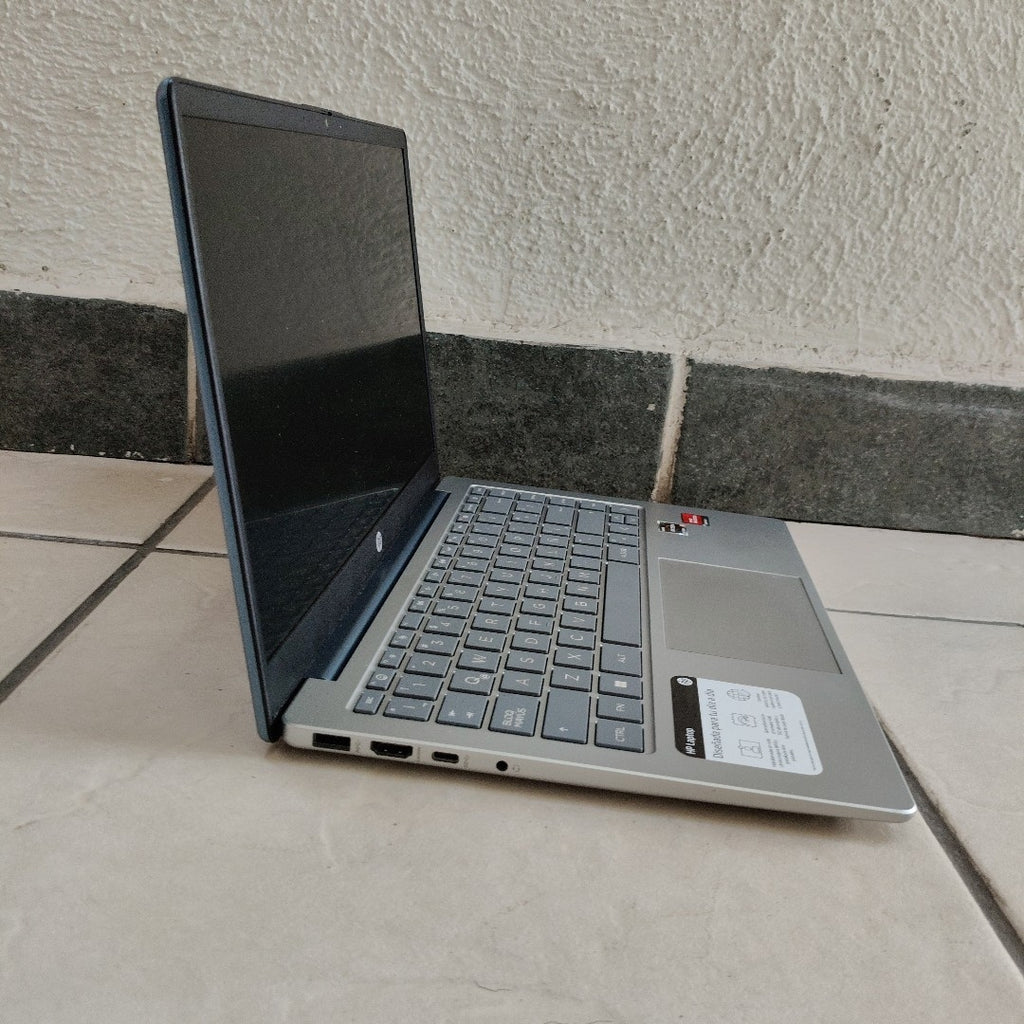 LAPTOP HP 14-EM0017LA (2024) 512 GB SSD 8 GB RAM (SEMINUEVO)