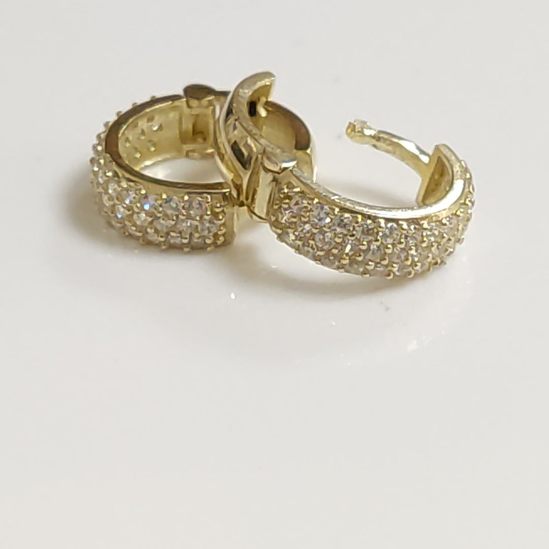 ARETES HUGGIE CON CIRCONIAS 14K 2 GR (NUEVO)