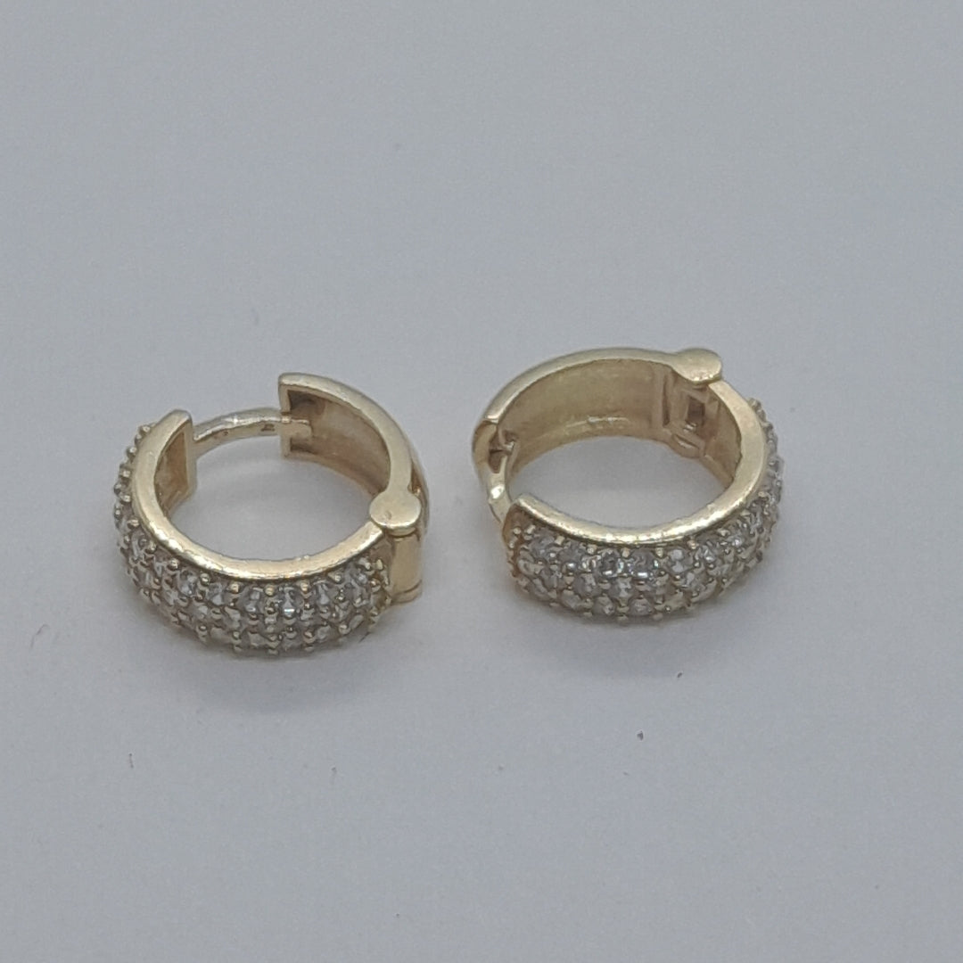 ARETES HUGGIE CON CIRCONIAS 14K 2.1 GR (NUEVO)