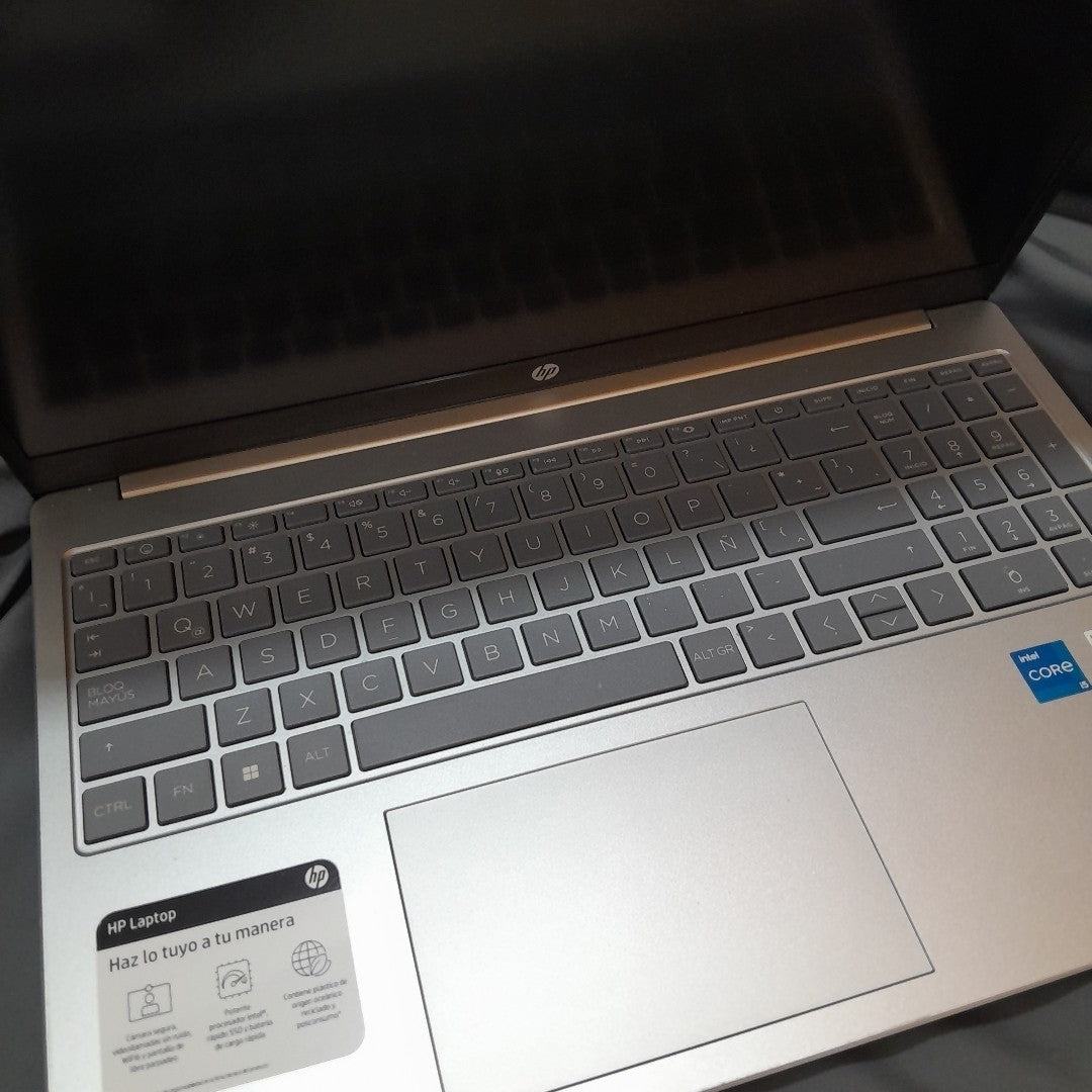 LAPTOP HP 15-FD0007LA (2023) 512 GB SSD 8 GB RAM (SEMINUEVO)