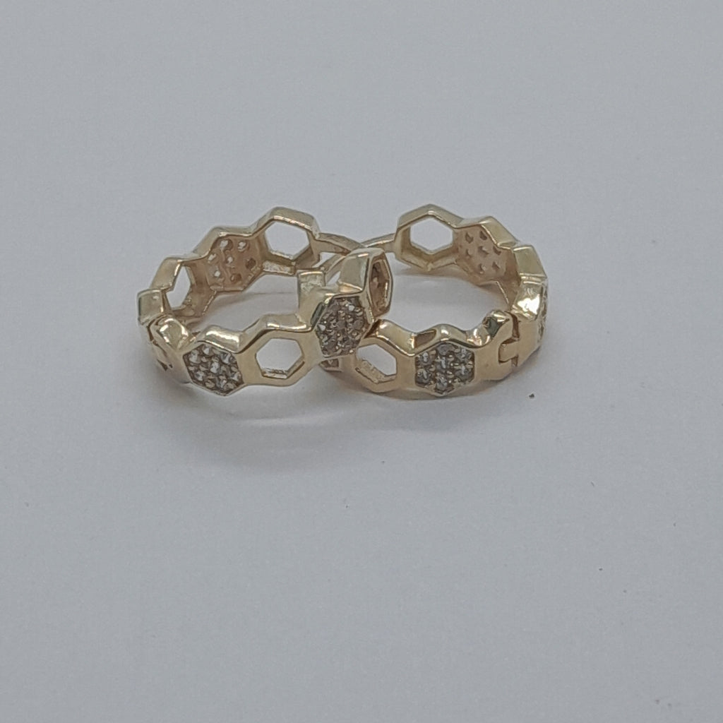 ARETES HUGGIES HEXAGONALES C CIRCONIAS 14K 2.6 GR (NUEVO)