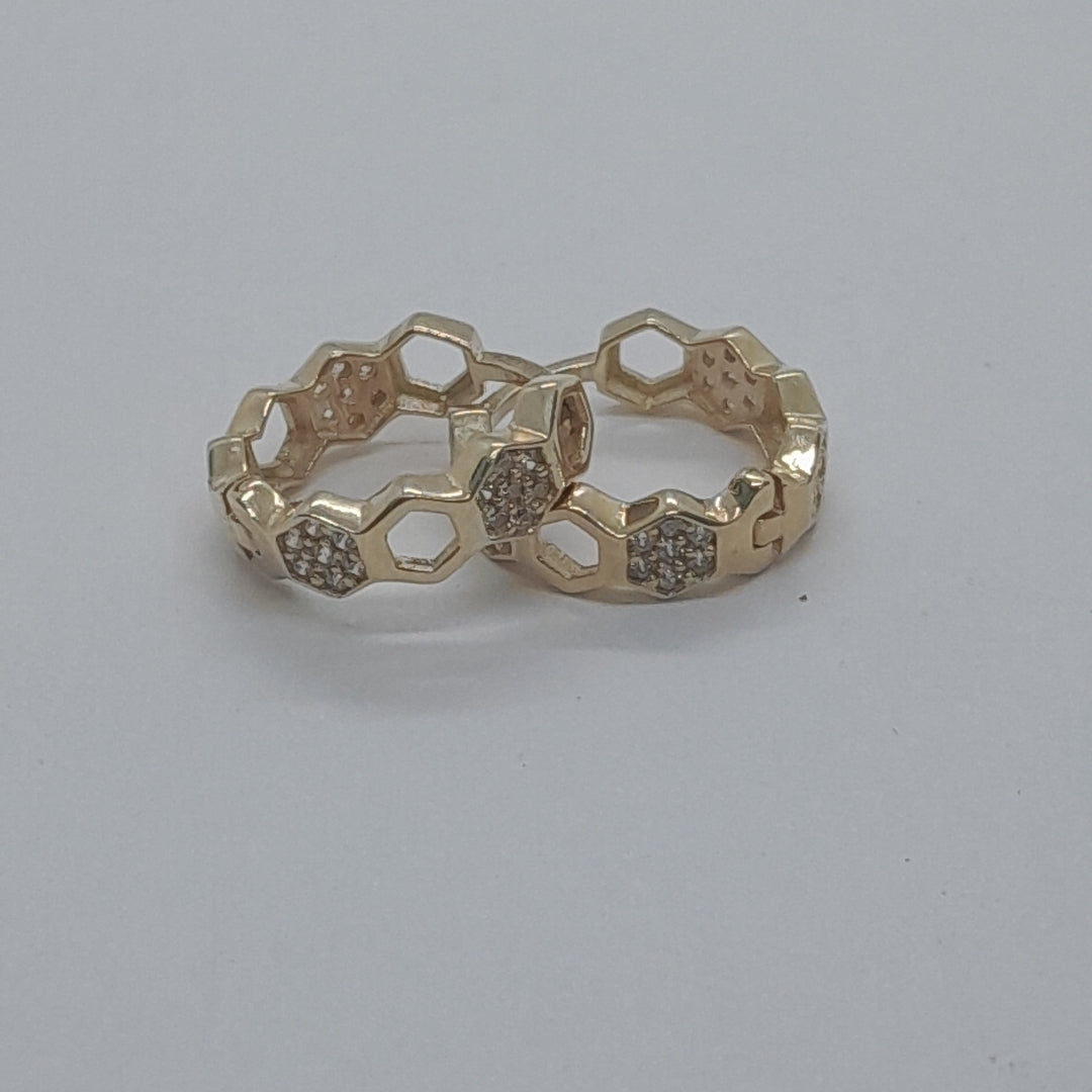ARETES HUGGIES HEXAGONALES C CIRCONIAS 14K 2.6 GR (NUEVO)