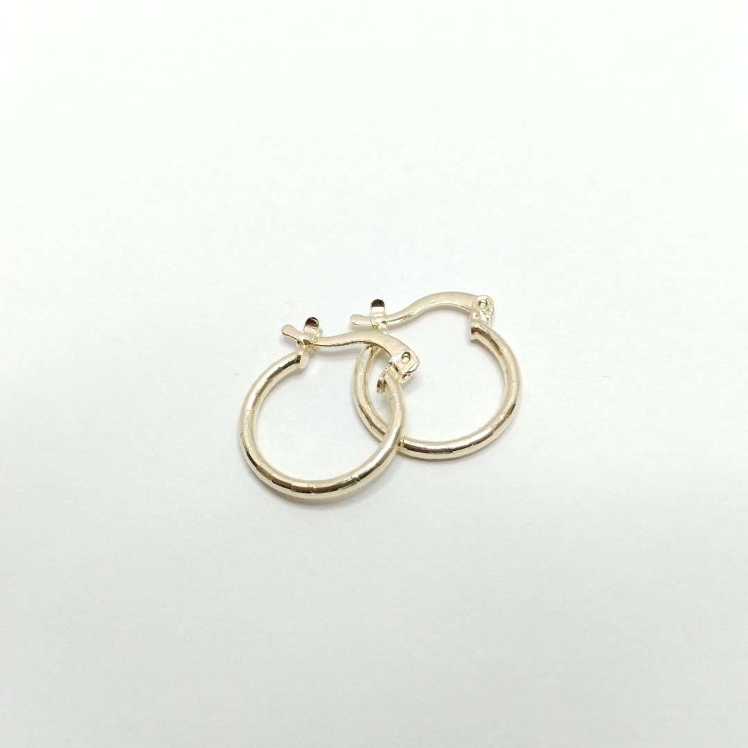 ARETES ARRACADAS ESTRIADAS 14K 1.4 GR (NUEVO)