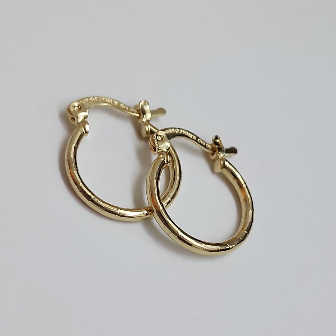 ARETES ARRACADAS ESTRIADAS 14K 1.4 GR (NUEVO)