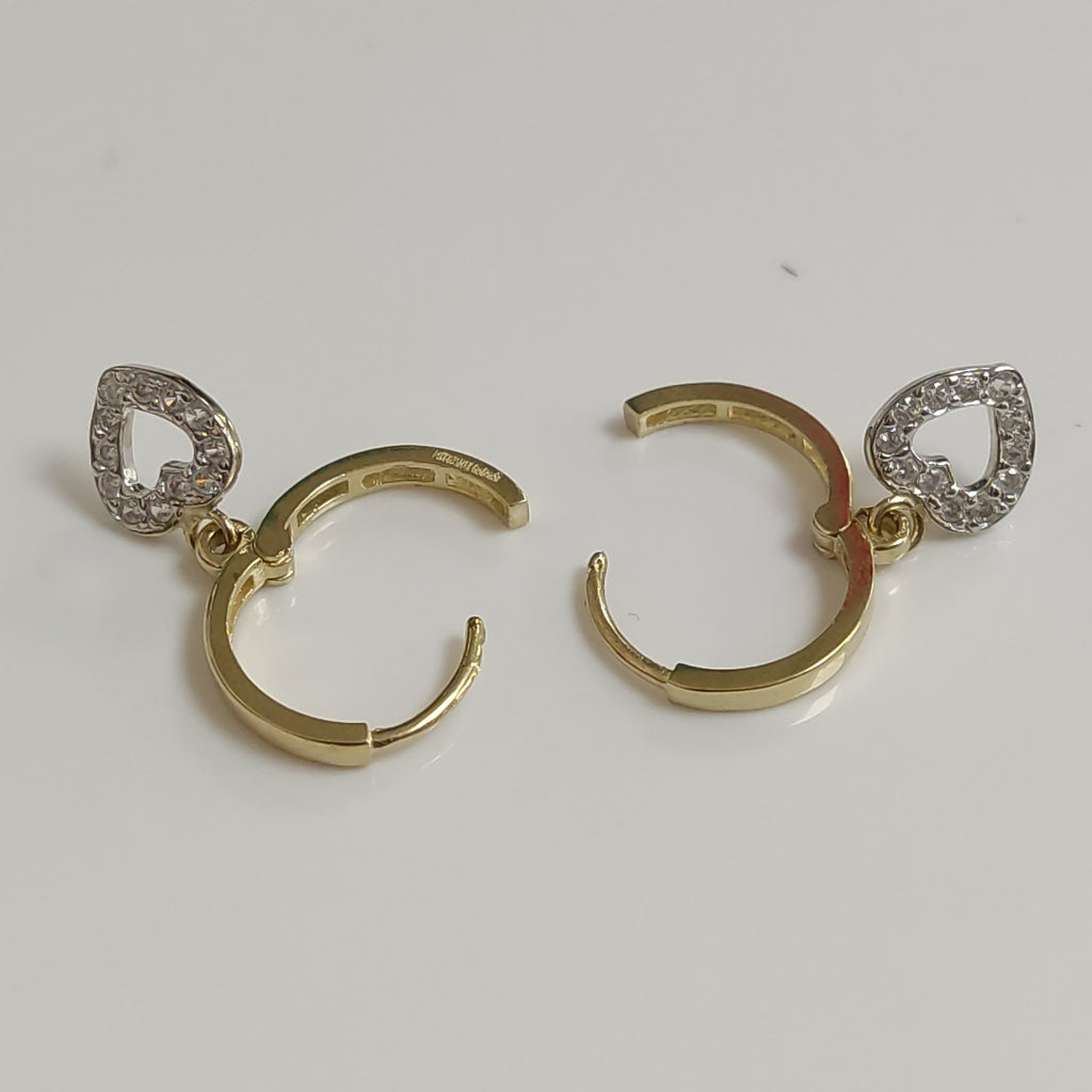 ARETES HUGGIES CON DIJE CORAZON Y CIRCONIAS 14K 2 GR (NUEVO)