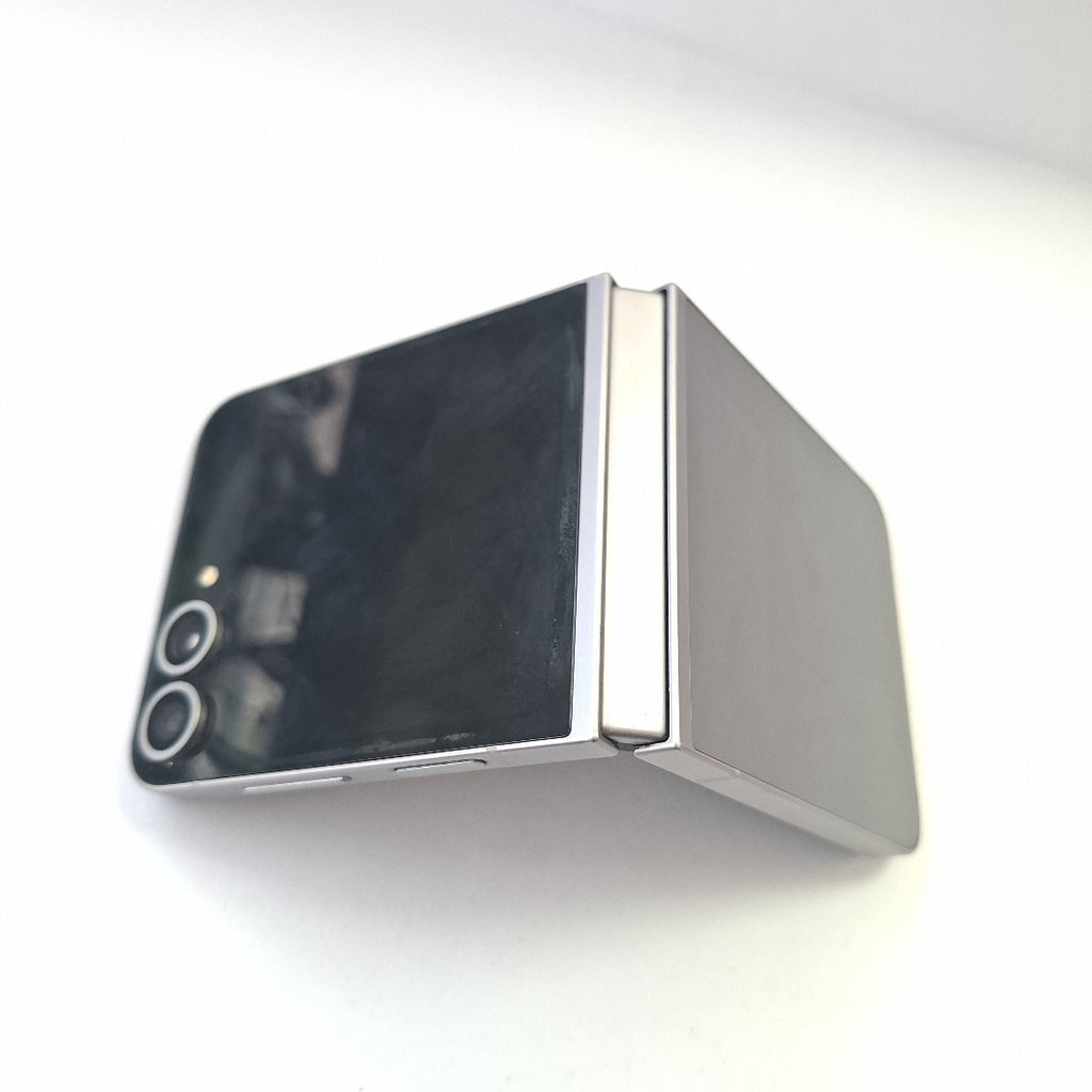 CELULAR SAMSUNG GALAXY Z FLIP6 SM-F741B (2024) 512 GB 12 GB RAM (SEMINUEVO)