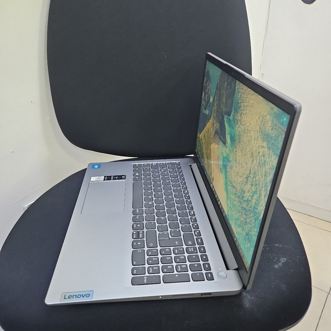 LAPTOP LENOVO IDEAPAD 1 15IGL7 (2025) 256 GB SSD 8 GB RAM (SEMINUEVO)