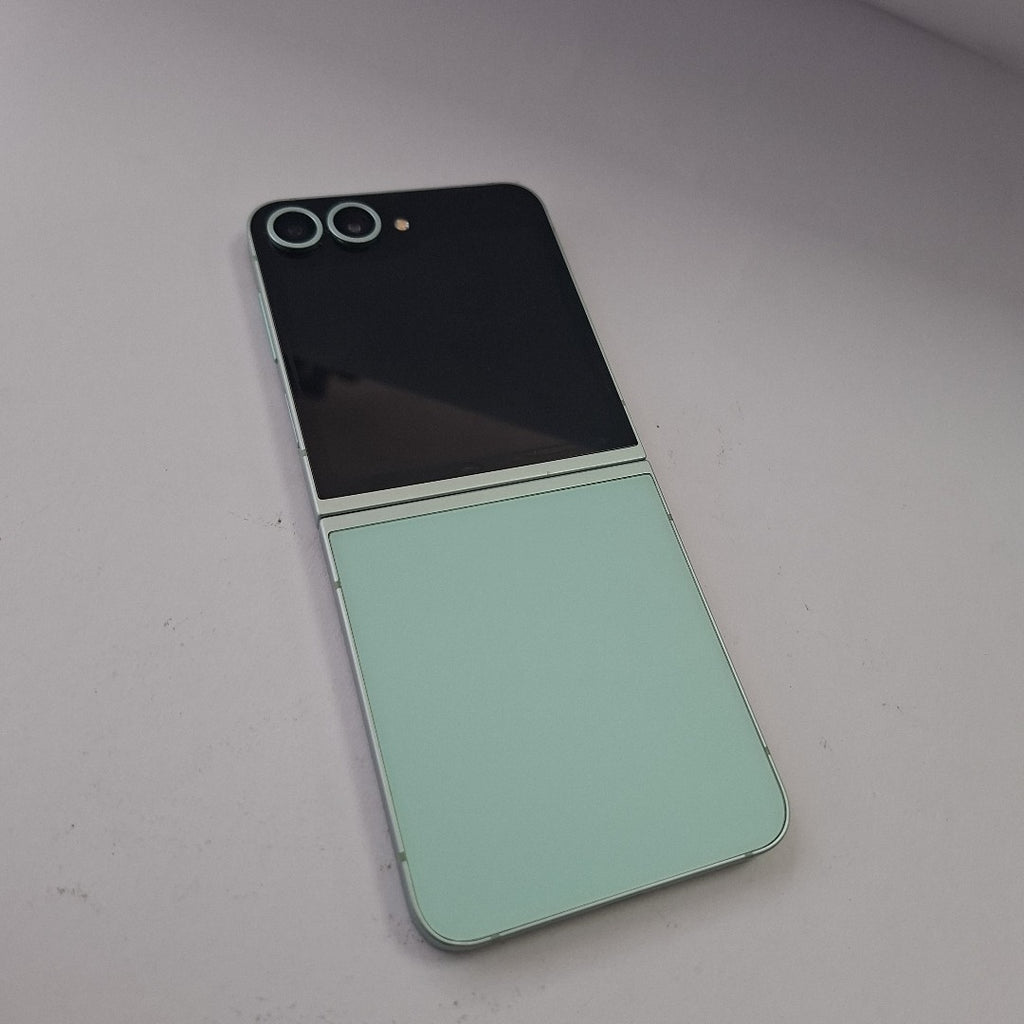 CELULAR SAMSUNG GALAXY Z FLIP6 SM-F741B (2024) 512 GB 12 GB RAM (SEMINUEVO)