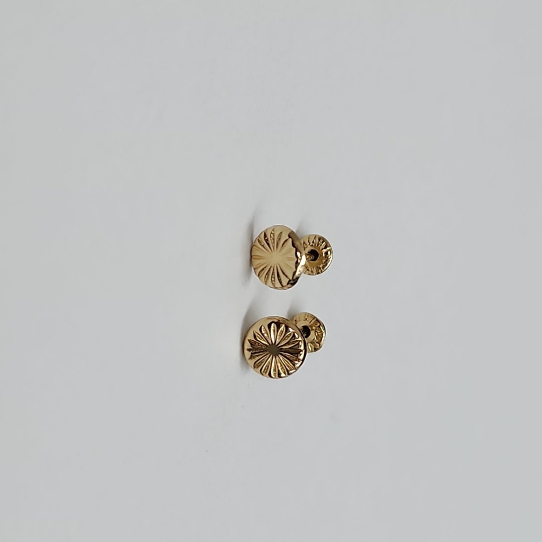 BROQUELES BROQUEL FIG BOTON RAYADO 14K 0.1577 GR (NUEVO)