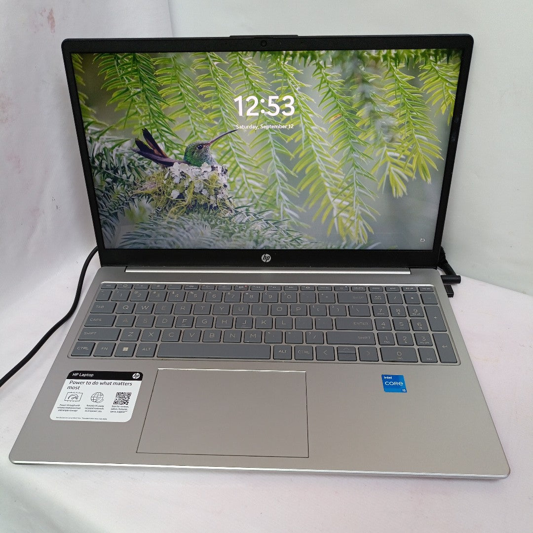 LAPTOP HP 15-FD0005DX (2024) 512 GB SSD 8 GB RAM (SEMINUEVO)