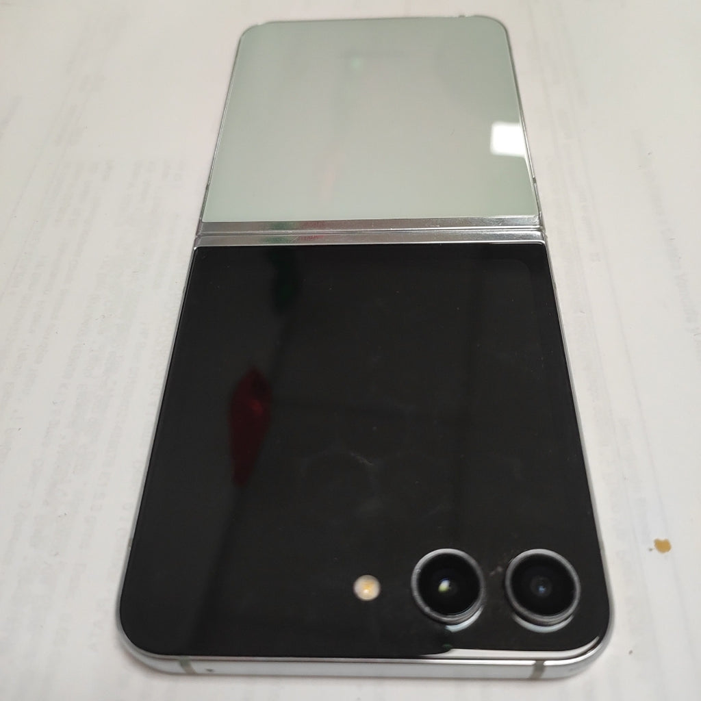 CELULAR SAMSUNG GALAXY Z FLIP 5 SM-F731B (2023) 256 GB 8 GB RAM (SEMINUEVO)