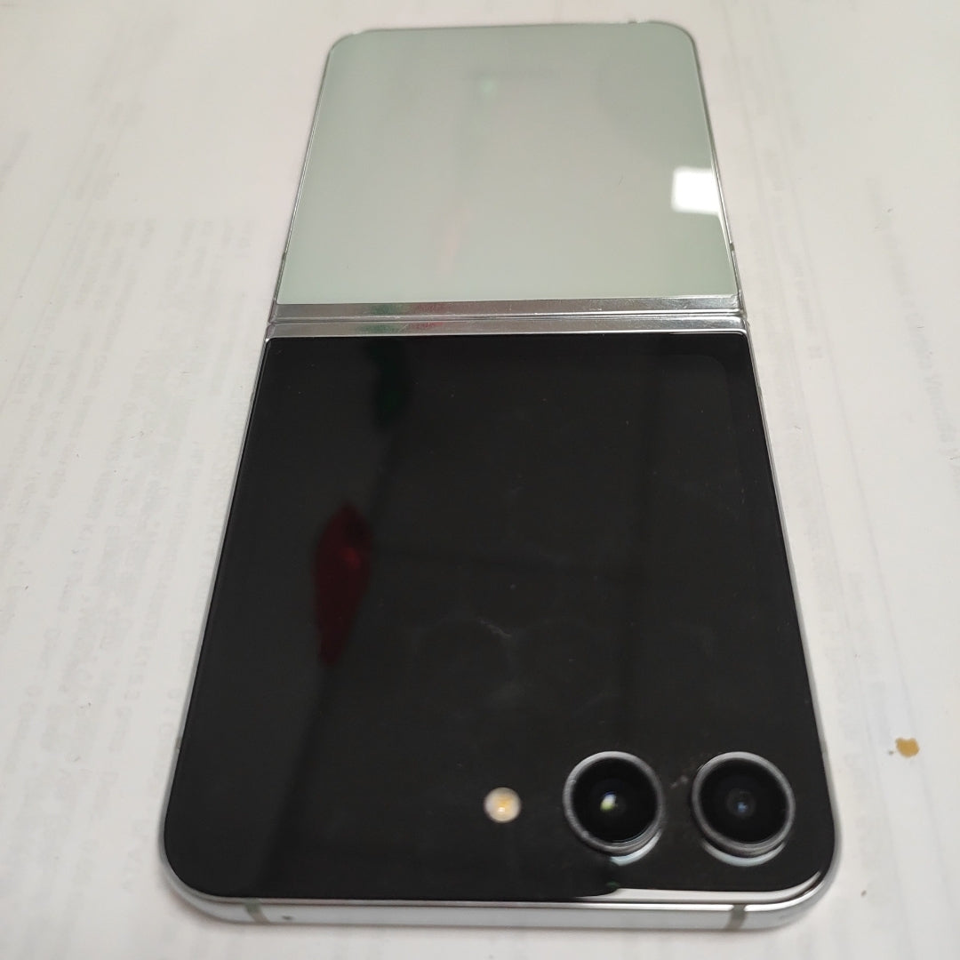 CELULAR SAMSUNG GALAXY Z FLIP 5 SM-F731B (2023) 256 GB 8 GB RAM (SEMINUEVO)