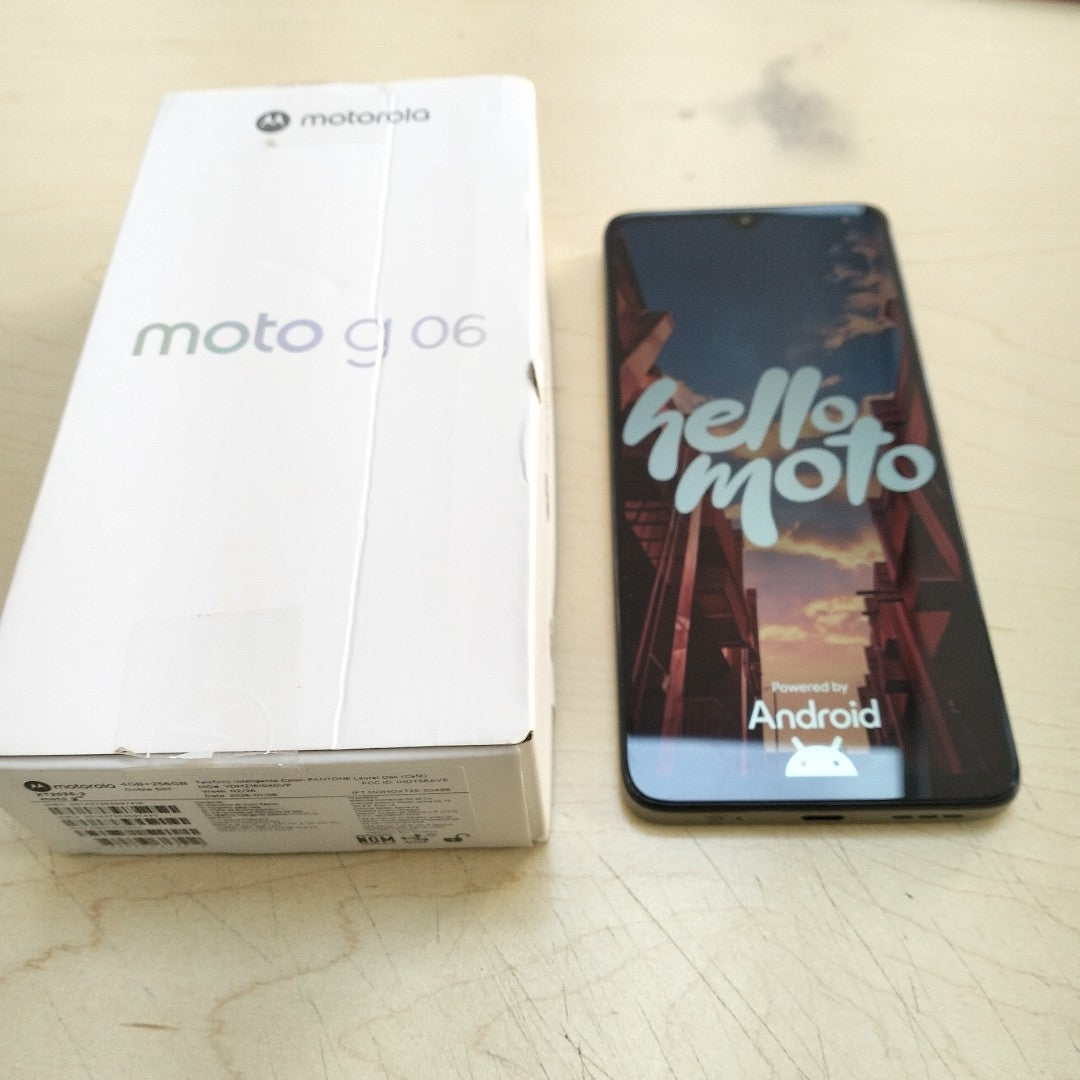 CELULAR MOTOROLA MOTO G06 XT2535-2 (2025) 256 GB 4 GB RAM (SEMINUEVO)