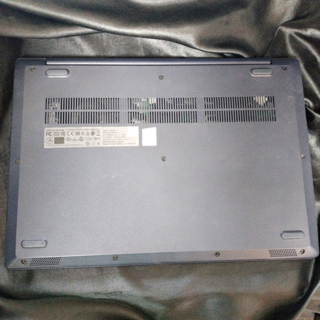 LAPTOP LENOVO IDEAPAD 3 15IAU7 (2023) 256 GB SSD 8 GB RAM (SEMINUEVO)